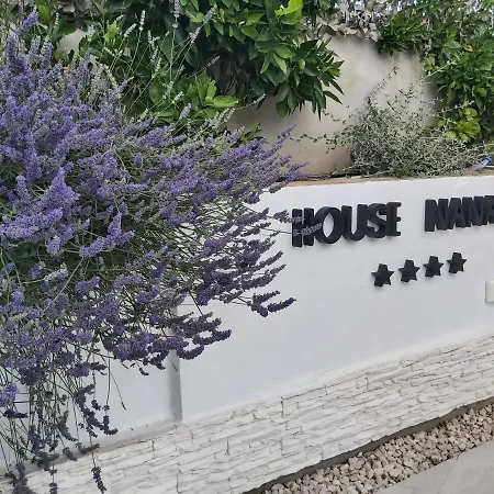 Nanara Lägenhet Gustirna