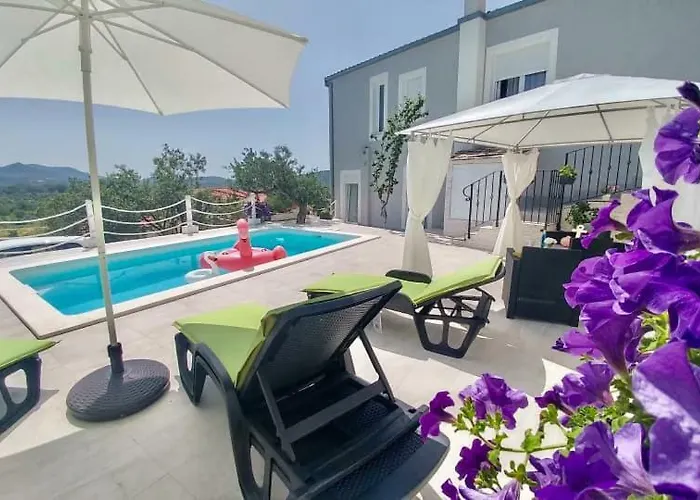 Nanara Lägenhet Gustirna