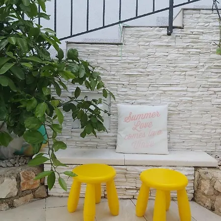 Nanara * Gustirna