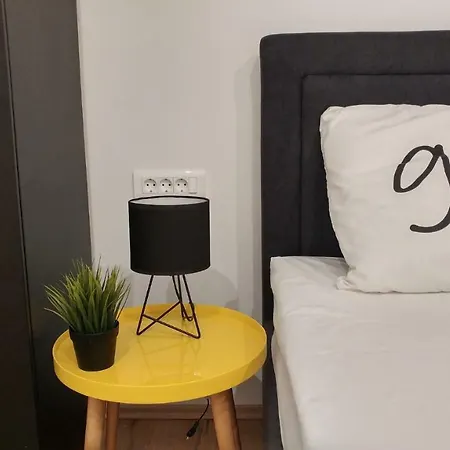 Nanara Lägenhet Gustirna